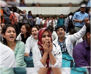 10 thousand resident doctors across the country will strike for delay in counseling of NEET PG
