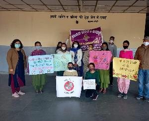 Joginder Nagar: Organizing painting and slogan writing activity at Rajiv Gandhi Memorial College