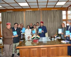 Shimla: Chief Minister released the book Himachal Pradesh - A Treasure of Tourism