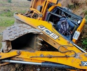 JCB crashed into a ditch in Karsog, driver dies