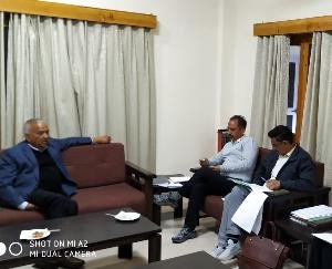 ज्वालामुखी: विधायक रमेश धवाला ने लोक निर्माण विभाग के अधिकारियों के साथ की बैठक