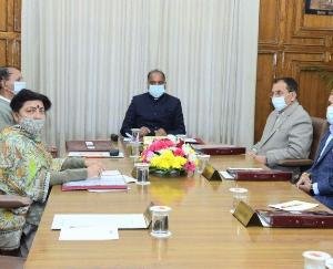 Jwalamukhi: Artists of Kala Manch counted the achievements of the state government to the villagers in Tehri