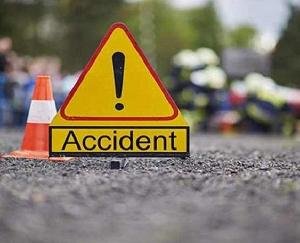 Shimla: Heavy collision between truck and bike, two killed