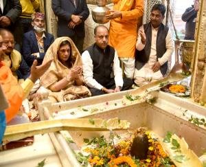 Shimla: The Chief Minister got a new head at the Kashi Vishwanath temple