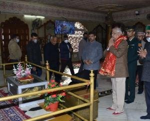 Shimla: The governor got a new head at the Mata Jwalamukhi temple.