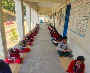 धर्मशाला : राजकीय उच्च विद्यालय टिप्प में 'कोरोना से बचाव' पर प्रतियोगिताओं का आयोजन