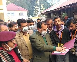 शिमला: सुरेश भारद्वाज से मिले संजौली एबीवीपी इकाई के छात्र, विभिन्न मांगों को लेकर सौंपा ज्ञापन