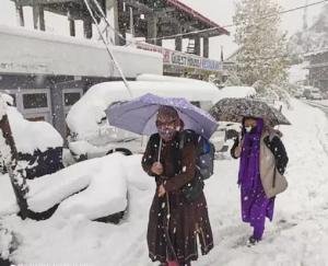 Many states including the country's capital Delhi in the grip of severe cold, there is a possibility of snowfall in Himachal