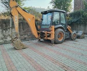 इंदौरा : राम गोपाल मंदिर डमटाल की भूमि पर अवैध खनन कर रही एक जेसीबी मशीन और दो टिप्पर को पुलिस ने किया जप्त