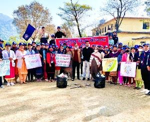 Kangra: One day cleanliness drive by volunteers of NSS and Rover Ranger unit