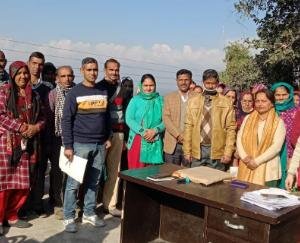 ज्वालामुखी: बच्चों की छात्रवृत्ति के 20 फार्म भरे