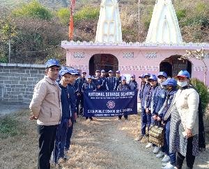 Kunihar: NSS volunteers of SVN school cleaned the road