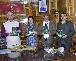 Shimla: Governor released the book 'Malana Cream'