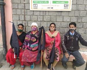 ज्वालामुखी:सफाई कर्मचारियों ने काले झंडों के साथ किया रोष व्यक्त 