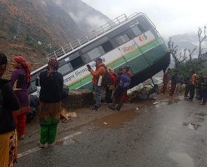 रामपुर : बड़ा बस हादसा टला, सभी सवारी सुरक्षित