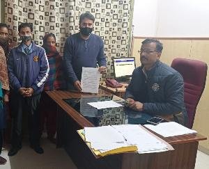 ज्वालामुखी - आम आदमी पार्टी ज्वालामुखी एवम अस्पताल के अस्थाई सफाई कर्मचारियों ने नायब तहसीलदार को सौंपा ज्ञापन 