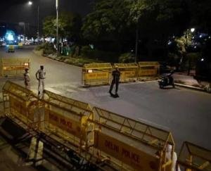 Weekend curfew implemented in the capital Delhi from today
