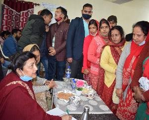  Minister Sarveen Chaudhary listened to public problems in Sihunva