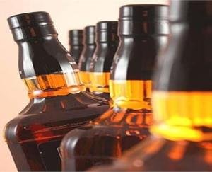 Shahpur: Police recovered 9 bottles of illegal country liquor from a person going on foot