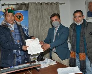 शिमला :हिमाचल प्रदेश शिक्षक महासंघ ने मुख्यमंत्री और मुख्यसचिव को सौंपी तुलनात्मक रिपोर्ट
