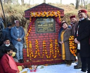 धर्मशाला : लिंक रोड़ घेरा सुक्कूघाट पर व्यय होंगे 15 करोड़: सरवीन चौधरी