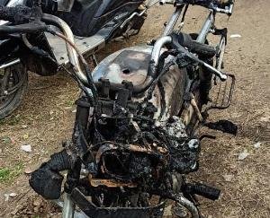 देहरा: बड़ा में अज्ञात व्यक्ति ने जला दी बाइक, मामला दर्ज