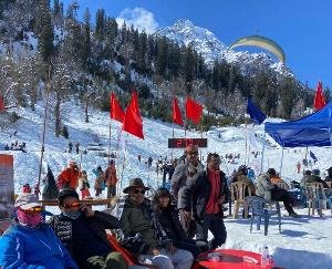 मनाली : सोलंगनाला की स्की ढ़लानों पर भुवनेश्वरी मनवाएगी प्रतिभा का लोहा