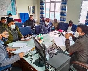 Dharamshala: Give benefit of Himcare and Ayushman scheme to the patients: Deputy Commissioner