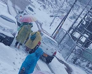 The peaks of the Dhauladhar mountain covered a sheet of snow