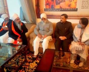 On the death of Padma Shri Baba Iqbal, the officials of the institute went to Badu Sahib and expressed their consolation.