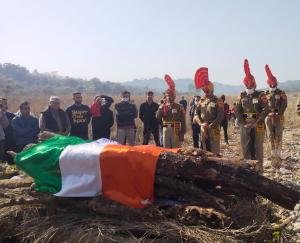 Dehra: Soldier Varinder cremated with military honors
