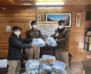 HelpAge India organization distributed N-95 masks to various frontline workers