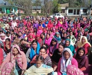 schemes being run by the state government to the workers told in the panchayat