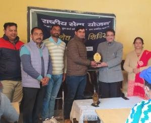 Dadlaghat: Construction of beds in temples on the seventh day of NSS camp