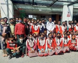 Students of Dhulara and Samot School reached Shri Balaji Hospital Kangra, discussed with Dr Rajesh Sharma