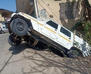 Major accident averted when jeep slipped on Dharampur hospital road