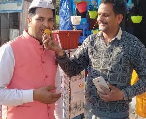  AAP workers celebrated happiness by distributing fireworks and laddoos