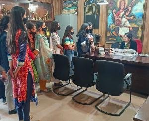 SFI submitted a memorandum to the principal about the problems being faced by the girl students in the girls common room