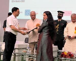 Shyam Verma got honor from Governor for excellent work