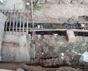 Dirt stuck in the drains of gate number-2 made life difficult for the shopkeepers