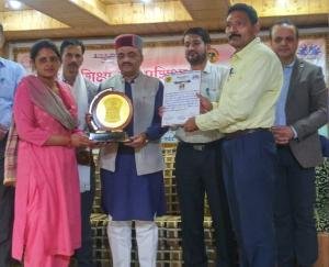 Dhundan School got the best SMC award in the entire education section