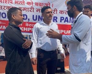 Social worker Shyam Verma met Veterinary trainee doctor sitting on investigation