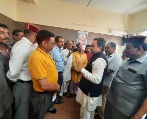 Panchayat delegation met Ratna Pal regarding the demand