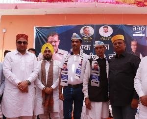  Hundreds of people joined AAP