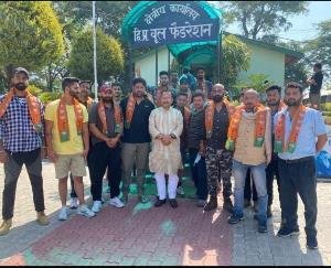 Dozens of youths left Congress and joined BJP