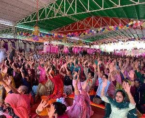 Sangat engaged in Bhandara, distributed blankets to the needy