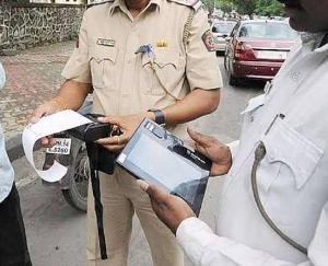 Police cut challans of vehicles