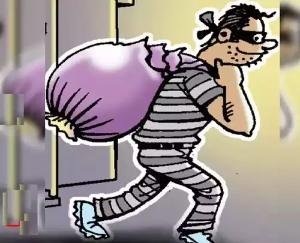 इंदौरा : शिव मंदिर में चुरा रहा था गागर, लोगों ने दबोचा