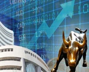 Sensex rose over 290 points on the fourth trading day of the week, Nifty crossed 17100