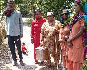 Anger among people due to non-supply of water in Panchayat Lag for a month